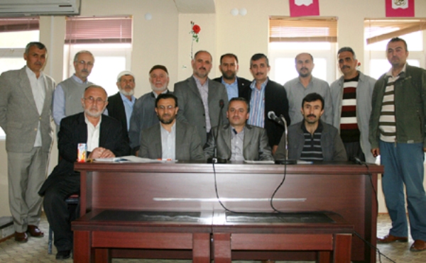 Genel kurul toplantısını yapan Kandıra İmam Hatip Liseliler Derneğinde başkan