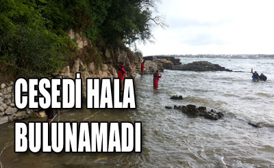 Kandıra'nın Kumcağız Sahili'nde denize giren İstanbullu Furkan Çelik, dalgalara kapılarak