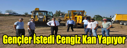 Kandıra Belediye Başkanı Cengiz Kan, gençlerin isteği üzerine Kocakaymaz Köyü