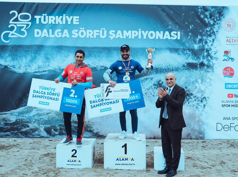 Antalya'nın Alanya ilçesinde düzenlenen Türkiye Dalga Sörfü Şampiyonası tamamlandı.