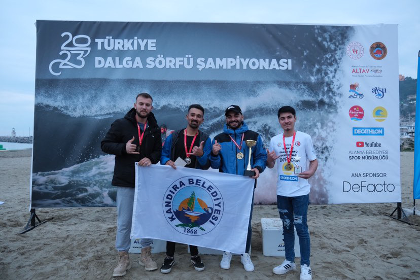 Antalya'nın Alanya ilçesinde düzenlenen Türkiye Dalga Sörfü Şampiyonası tamamlandı.