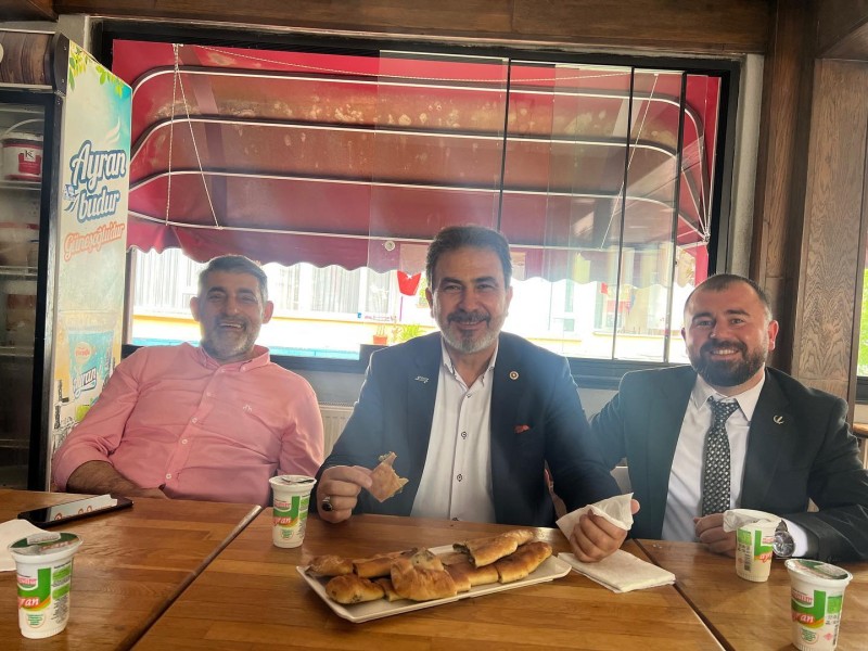 Yeniden Refah Partisi Kocaeli Milletvekili Mehmet Aşıla Kandıra'ya teşekkür ziyaretine geldi.