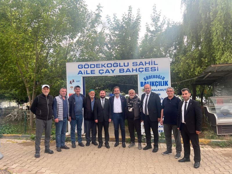 Yeniden Refah Partisi Kocaeli Milletvekili Mehmet Aşıla Kandıra'ya teşekkür ziyaretine geldi.