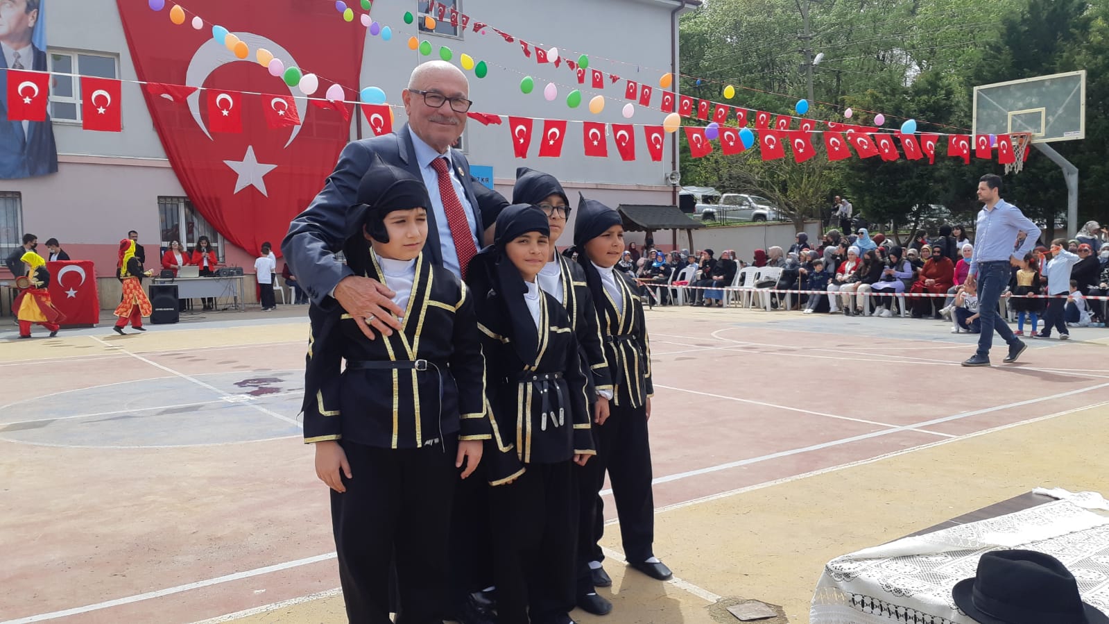 Türkiye Cumhuriyeti’nin kurucusu Ulu Önder Mustafa Kemal Atatürk'ün çocuklara armağan ettiği, Ulusal Egemenlik ve Çocuk Bayramı, Kefken'de coşkuyla kutlandı.