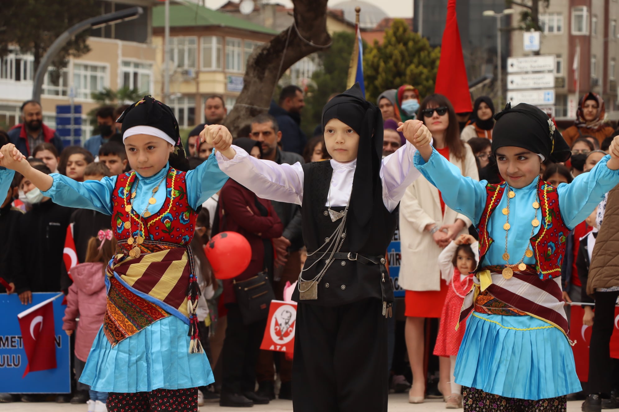 23 Nisan Ulusal Egemenlik ve Çocuk Bayramı'nın 102. Yılı Kandıra’da düzenlenen törenle kutlandı.