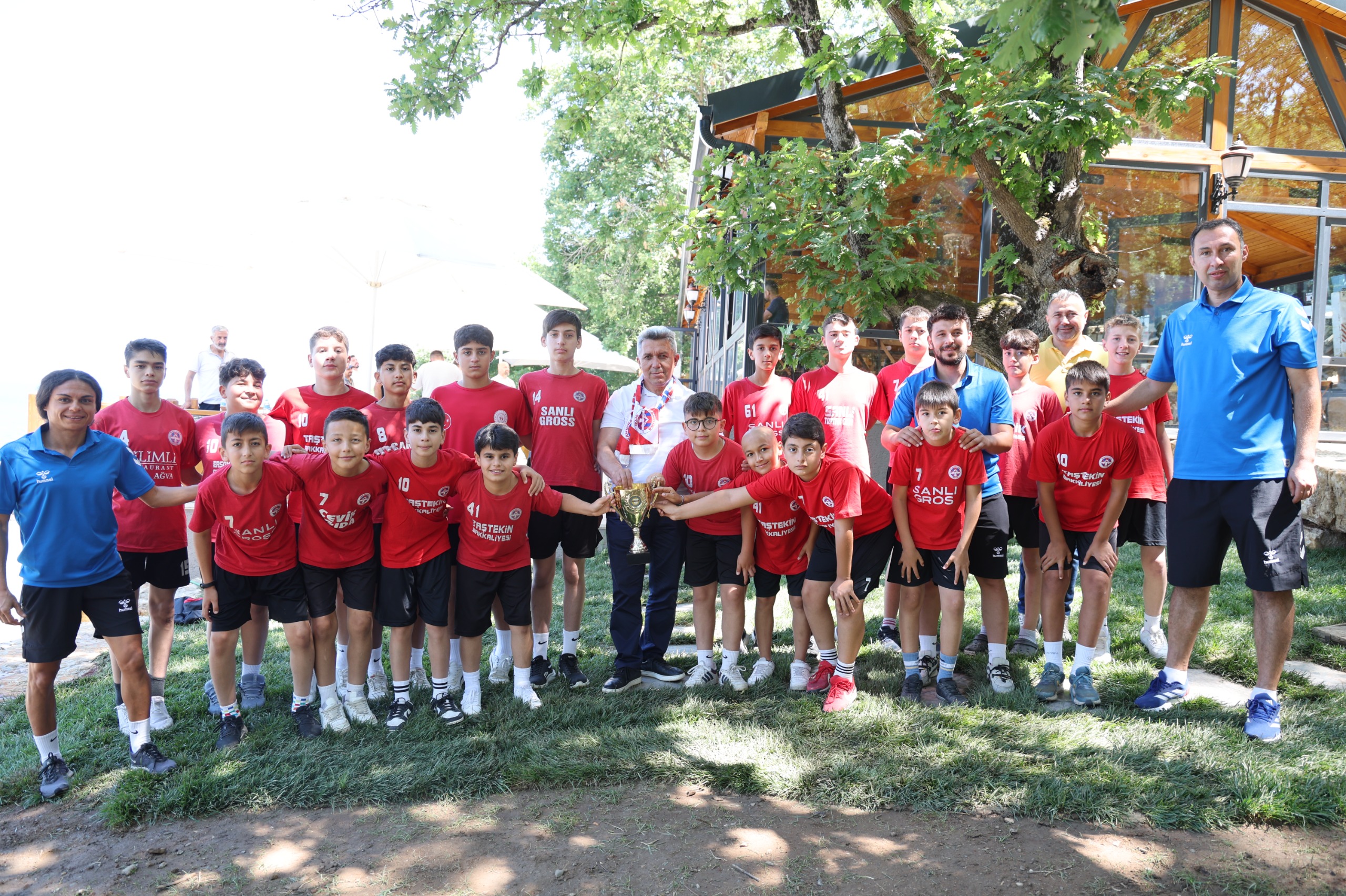 Kandıraspor U13 futbolcuları Başkan Erol Ölmez ile kahvaltıda
