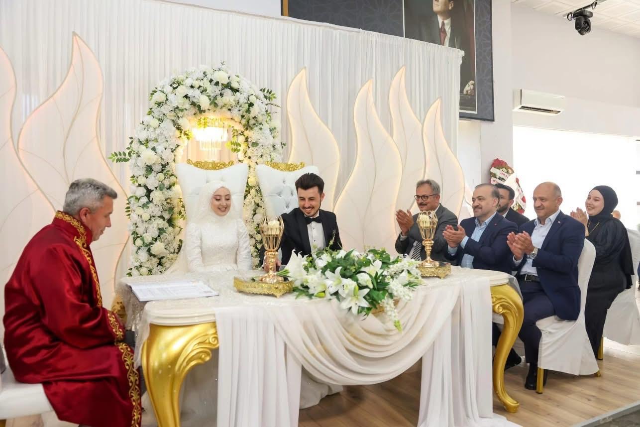 Kandıra’da Görkemli Düğün Töreni.. Merve Tekin ile Tuğrul Yüce Dünyaevine Girdi..