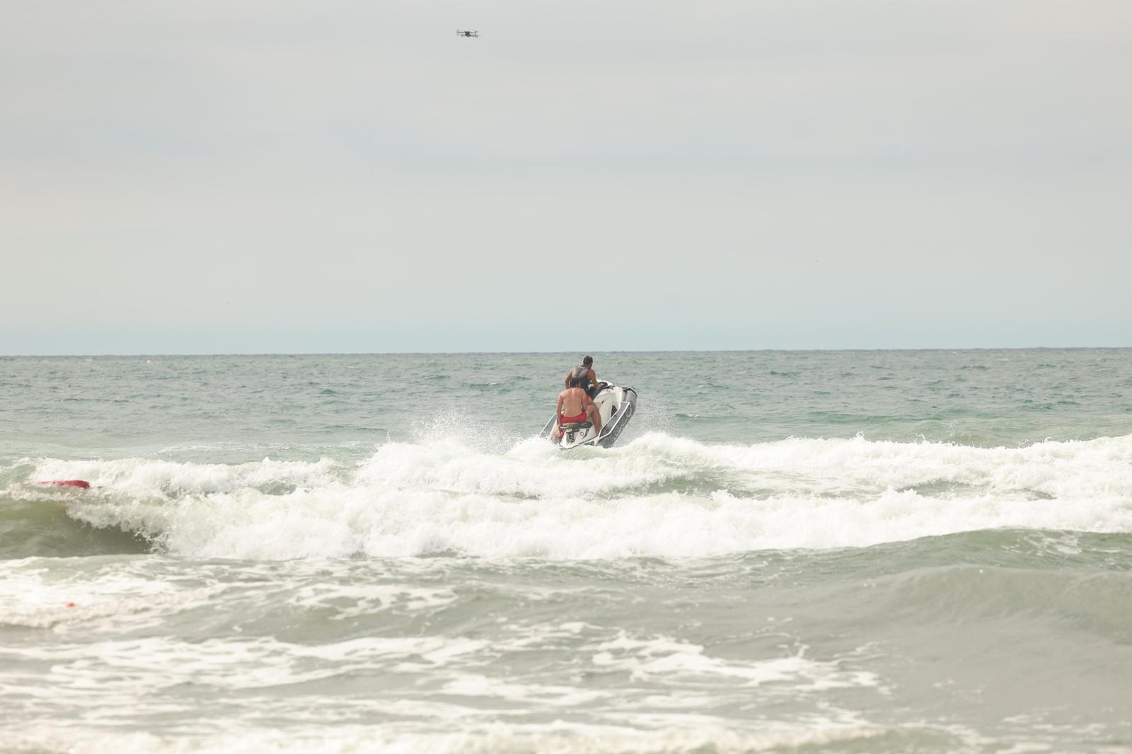 KOSKEM ekipleri Cebeci sahilindeki tatbikatta boğulma vakasına müdahale ederken.