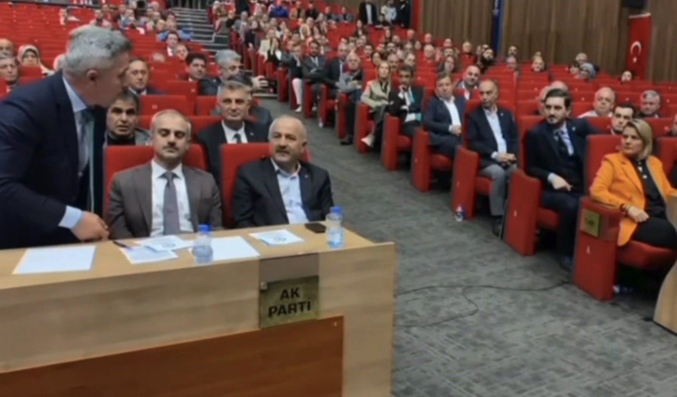 Büyükşehir Meclisinde Gergin Anlar: Fatma Kaplan Hürriyet ile Erol Ölmez Arasında Tartışma