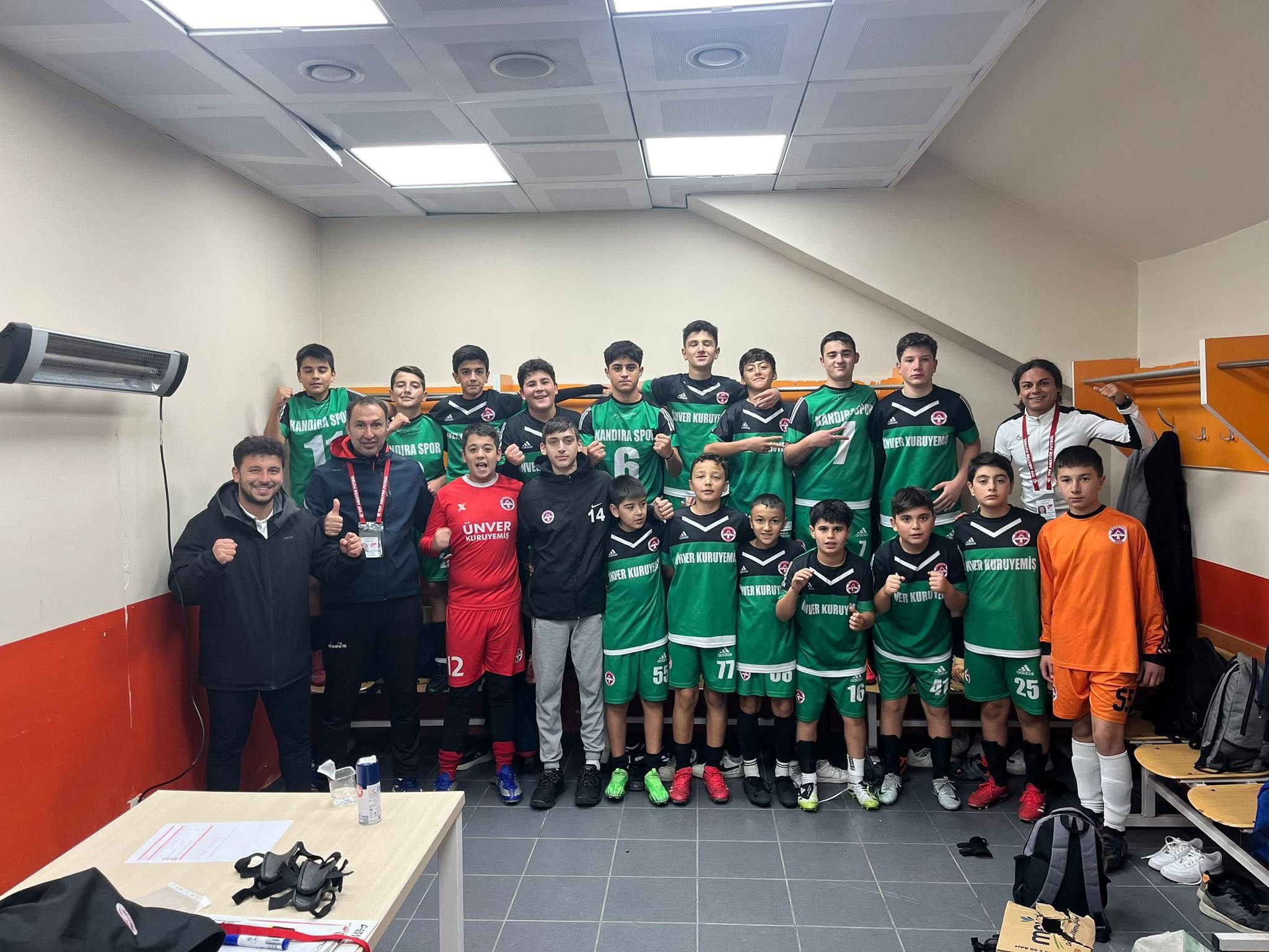 Kandıraspor U14 takımının maç sonrası sevinci