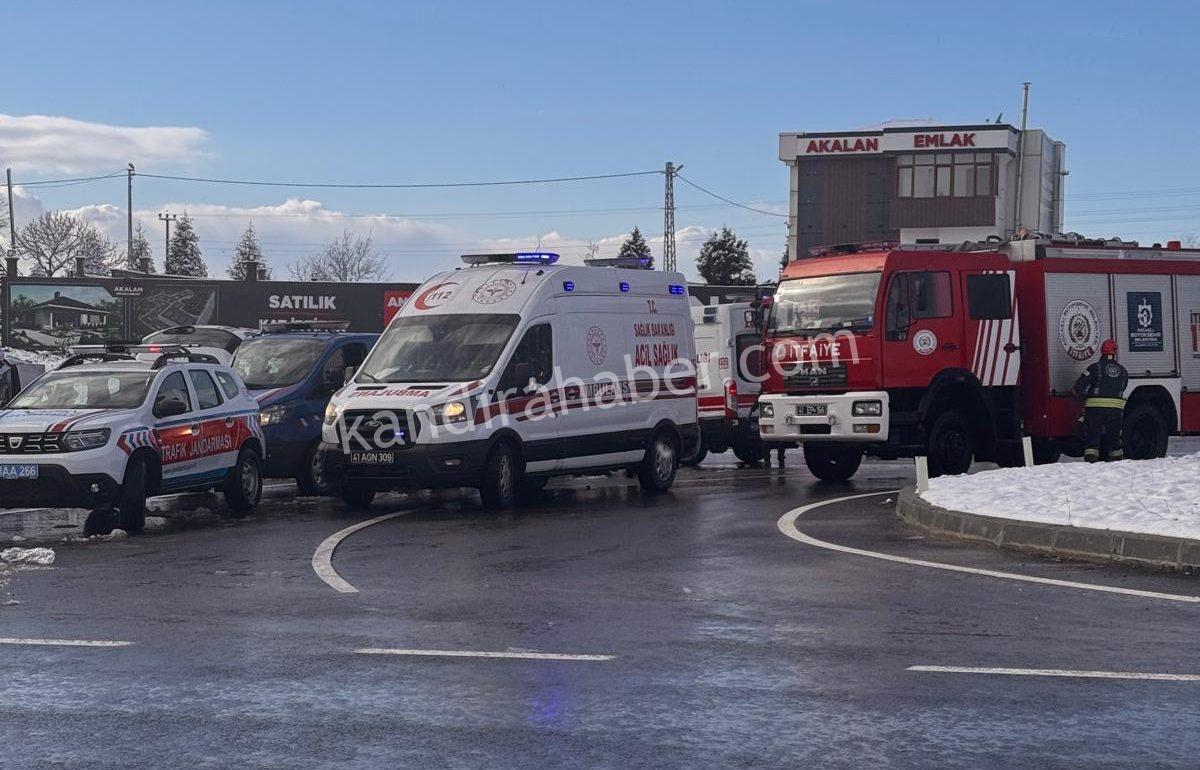 Kandıra–İzmit yolu üzerinde bulunan Kocakaymaz Kavşağı’nda iki aracın çarpışması sonucu