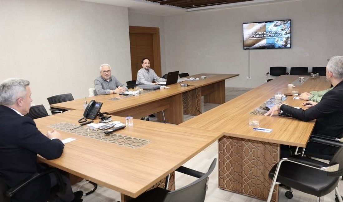 Kandıra MYO Akademisyenleri Hazırladı: “Marka Şehir Kandıra” Projesi Masada Kocaeli Üniversitesi Kandıra Meslek Yüksekokulu (MYO) öğretim üyeleri, ilçenin potansiyelini