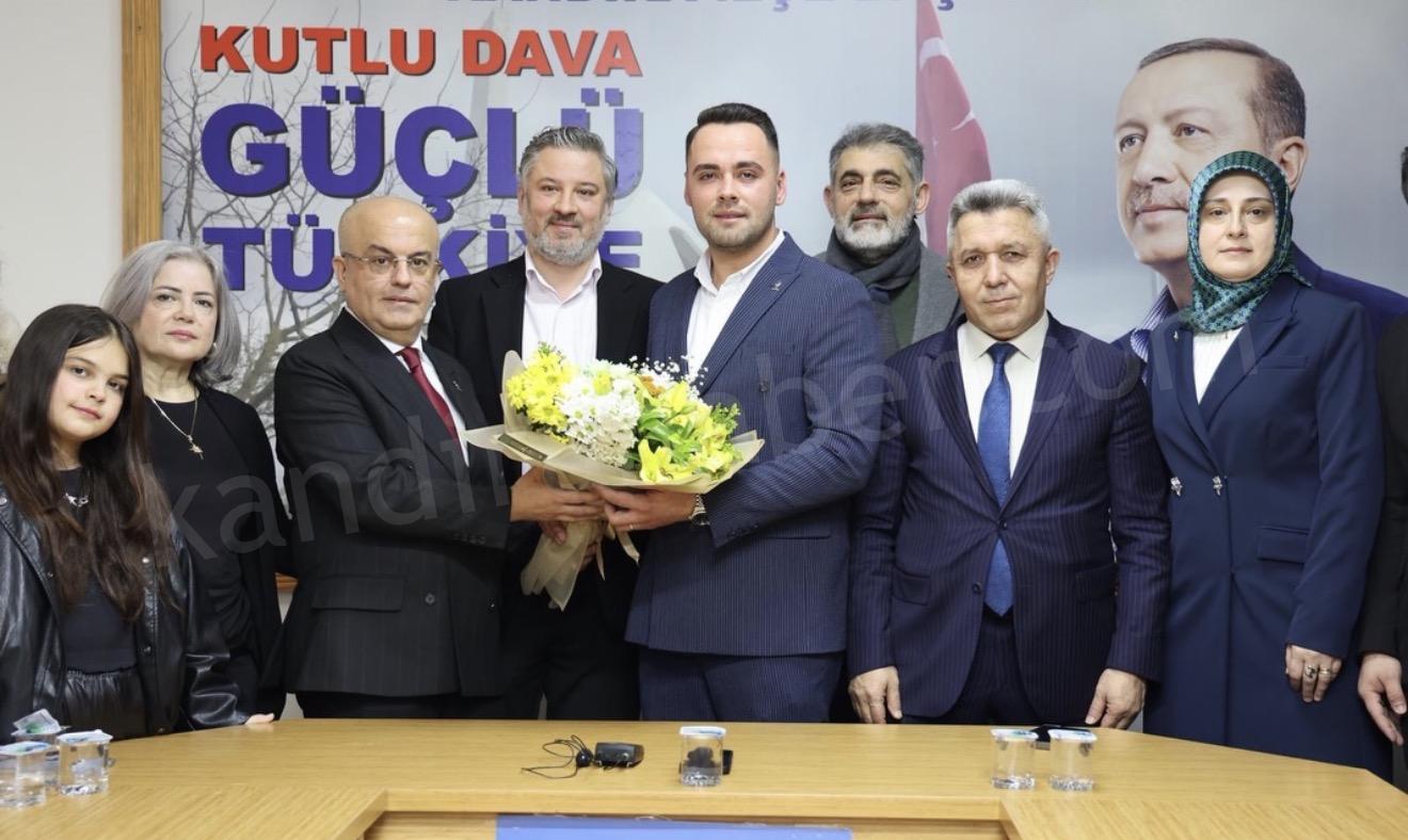 AK Parti Kandıra İlçe Teşkilatı’nda günlerdir beklenen görev değişimi, düzenlenen