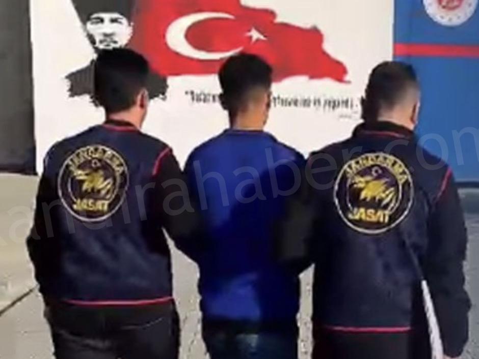 Kandıra Cebeci Mahallesi'nde, aranan şahısların yakalanmasına yönelik Kandıra İlçe Jandarma