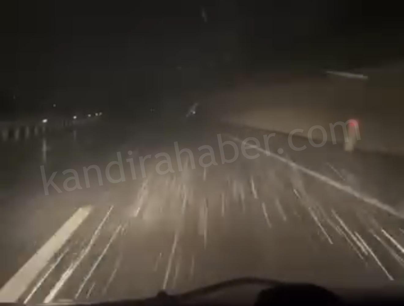 Kandıra-İzmit karayolunda dün gece saatlerinden itibaren kar yağışı etkili olmaya