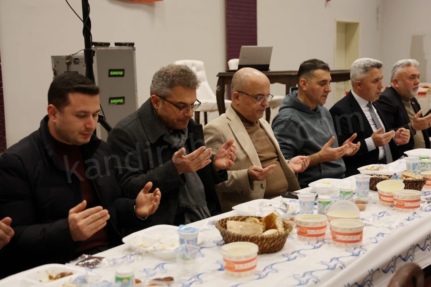 Kandıra Belediyesi tarafından düzenlenen mahalle iftarları kapsamında Karaağaç Mahallesi sakinleri