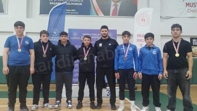 Kandıra’nın Genç Pehlivanları Kocaeli Şampiyonası’nda Madalyaları Topladı Kandıra’nın spordaki başarı çıtası her geçen gün yükseliyor. Derince’de düzenlenen