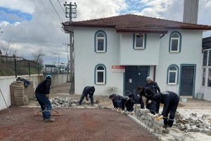 Kandıra Belediyesi, ilçedeki mahallelerin ihtiyaçlarını bir bir gidermeye devam ediyor.