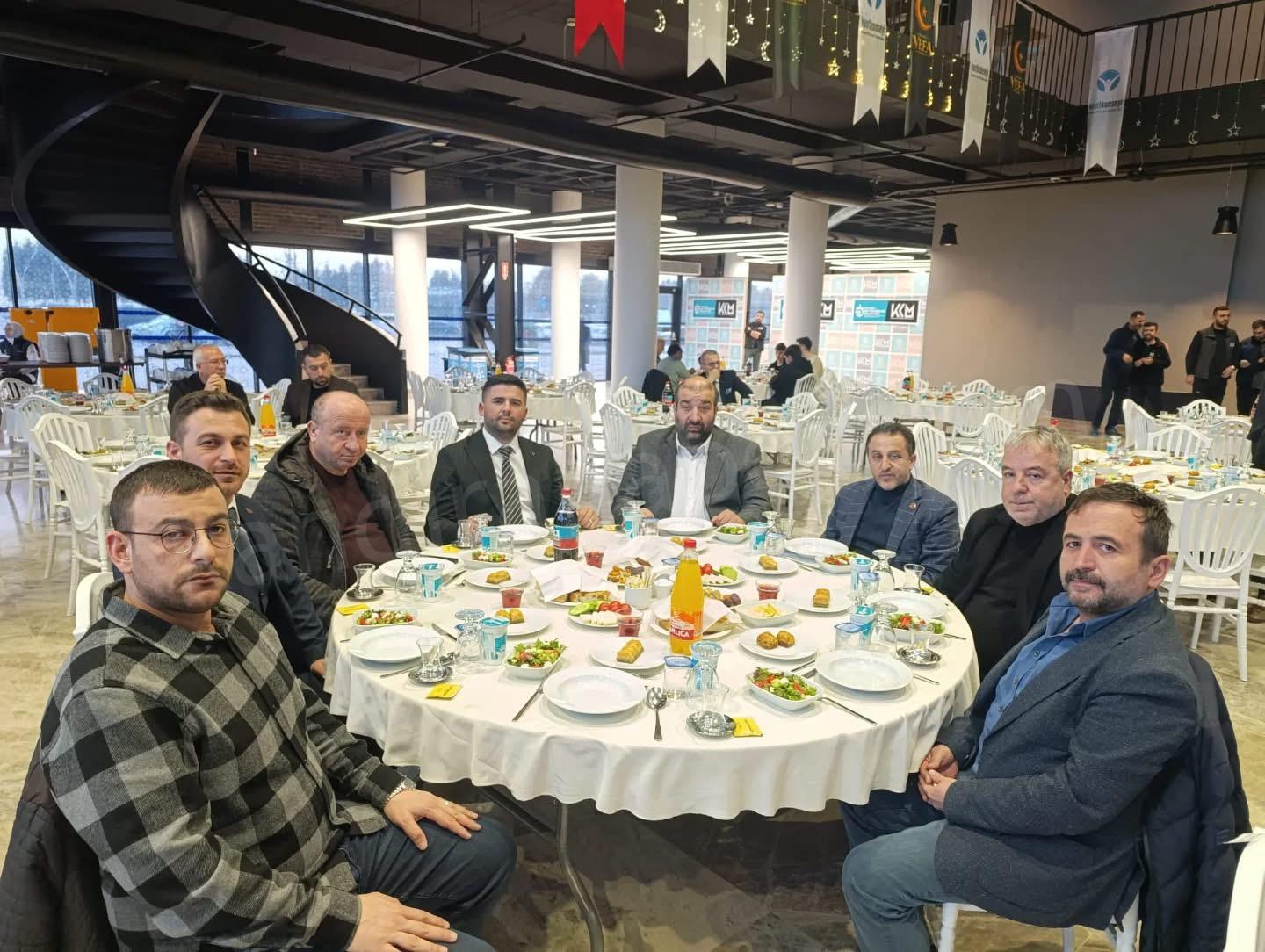 Kocaeli Kent Konseyi tarafından düzenlenen geleneksel iftar programına Kandıra’dan siyaset