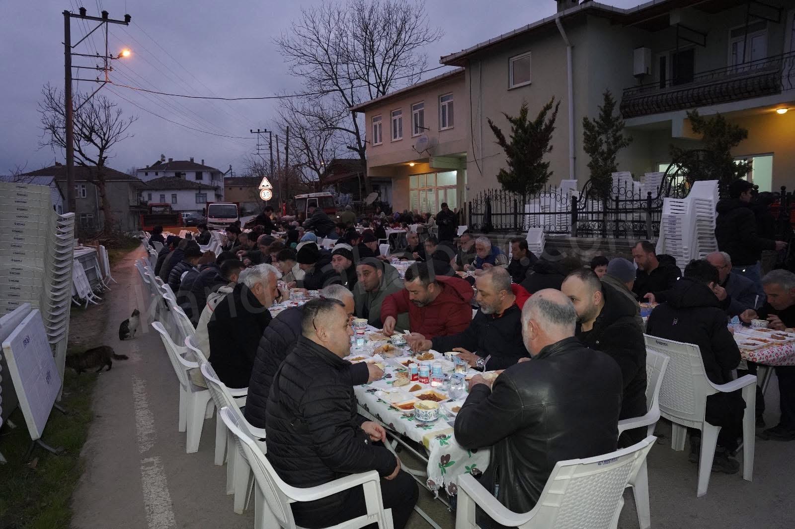 Kandıra’nın Akçaova Mahallesi, Ramazan ayının manevi atmosferini muazzam bir katılımla