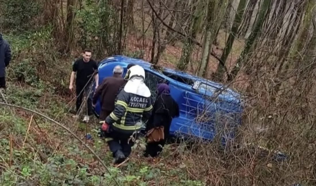 Kandıra Çerçili’de Kontrolden Çıkan Araç Hurdaya Döndü Kandıra ilçesi Çerçili Mahallesi yolu üzerinde seyir halindeki bir otomobil,