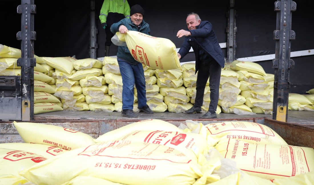 Kocaeli’de Çiftçiye Dev Destek: 1.850 Ton Gübre Dağıtımı Başladı Kocaeli Büyükşehir Belediyesi, kırsal kalkınmayı sağlamak ve üreticinin girdi maliyetlerini