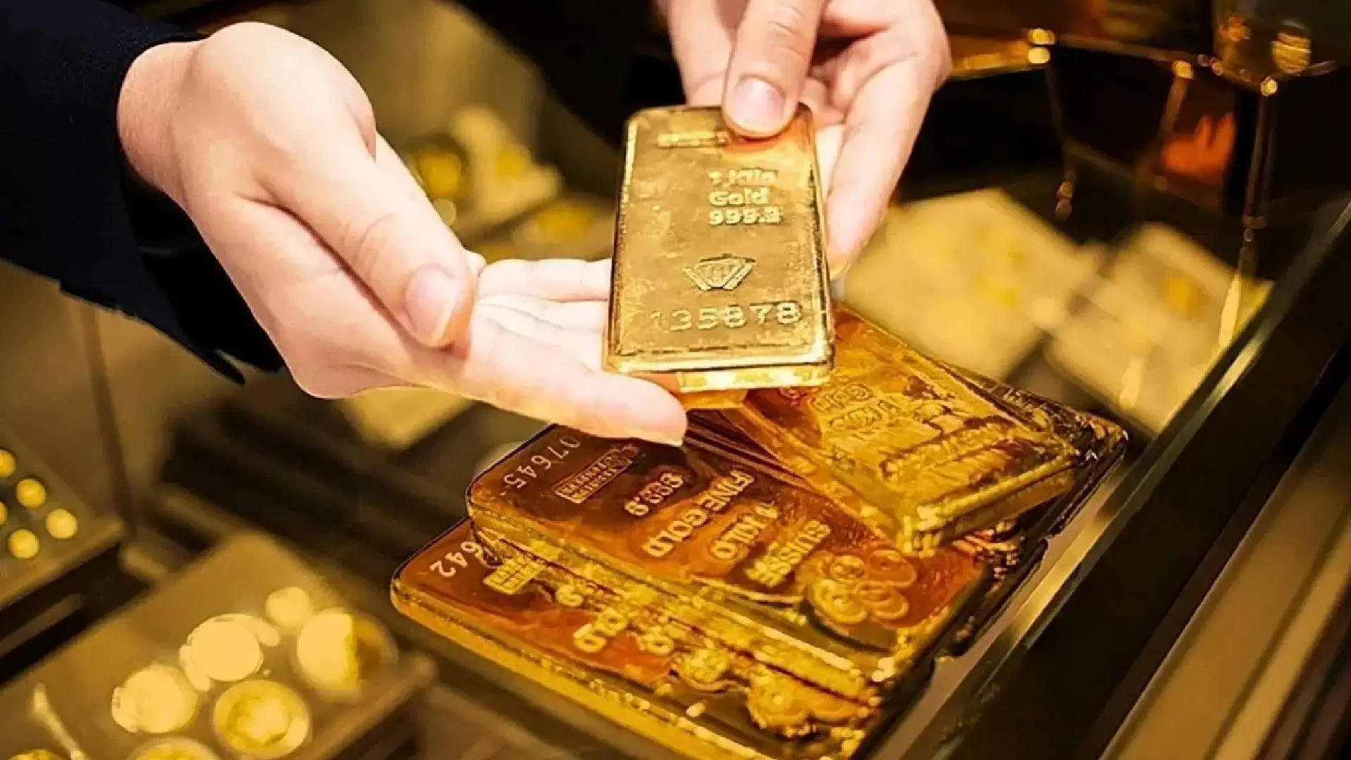 Altın fiyatları, haftanın son işlem gününe jeopolitik gelişmelerin gölgesinde yükselişle