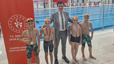 Kandıra’da 23 Nisan Şenlikleri Havuzda Başladı: Minik Yüzücüler Yarıştı Kandıra Gençlik ve Spor İlçe Müdürlüğü, 23 Nisan Ulusal Egemenlik