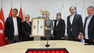 AK Parti Kandıra İlçe Başkanı Sertan Kulaç ve ilçe yöneticileri,