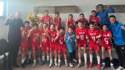 Kandıra Spor U11 Takımından Gol Yağmuru: İzmit KYÖD Spor’u 5-1 Mağlup Ettiler 2015-2016 doğumlu yetenekli sporcuların forma giydiği Kandıra Spor U11 takımı,