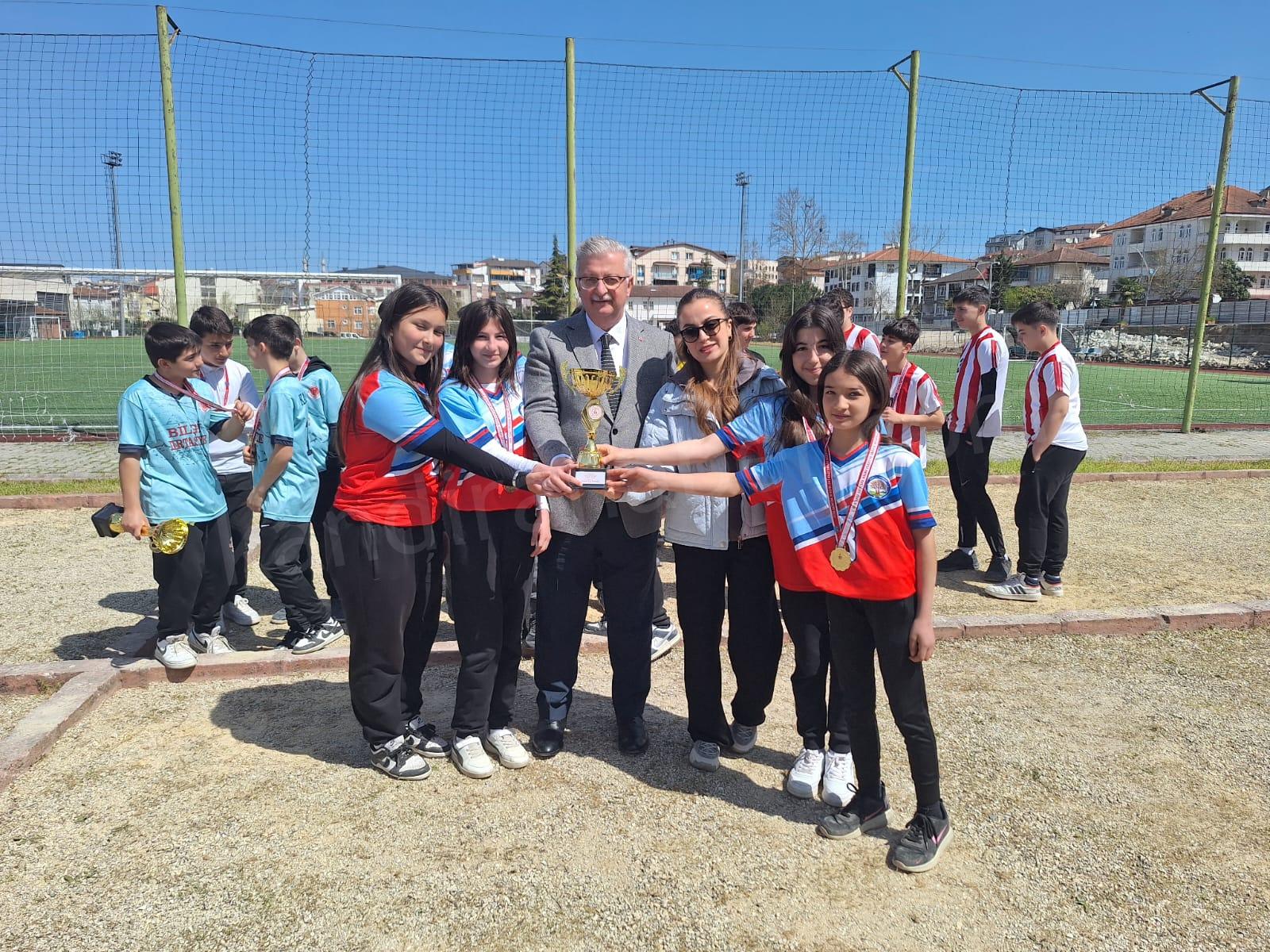 Kandıra Okul Sporları faaliyetleri kapsamında düzenlenen Yıldız Kız ve Erkek