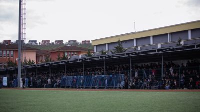 Kandıra Gençlerbirliği – Derincespor Maçı Yarıda Kaldı: İşte Olayın Perde Arkası Kandıra Gençlerbirliği ile Derincespor arasında oynanan kritik mücadele, yeşil sahalarda