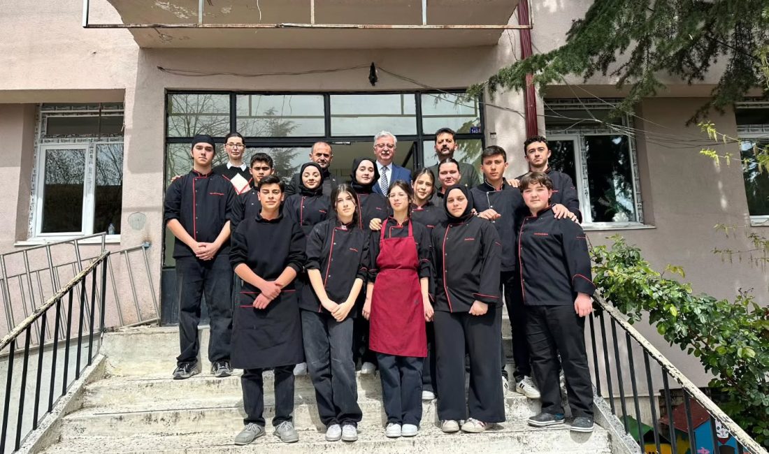 Kandıra Kaymakamı Ömer Lütfi Yaran’dan Şehit Yavuz Sonat Güzel MTAL’ye Ziyaret Kandıra Kaymakamı Ömer Lütfi Yaran, ilçedeki eğitim-öğretim faaliyetlerini yerinde incelemek