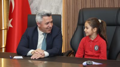 Kandıra Belediyesi’nde 23 Nisan Devir Teslimi: Makam Koltuğu Ecrin Aydın’ın 23 Nisan Ulusal Egemenlik ve Çocuk Bayramı etkinlikleri kapsamında Kandıra