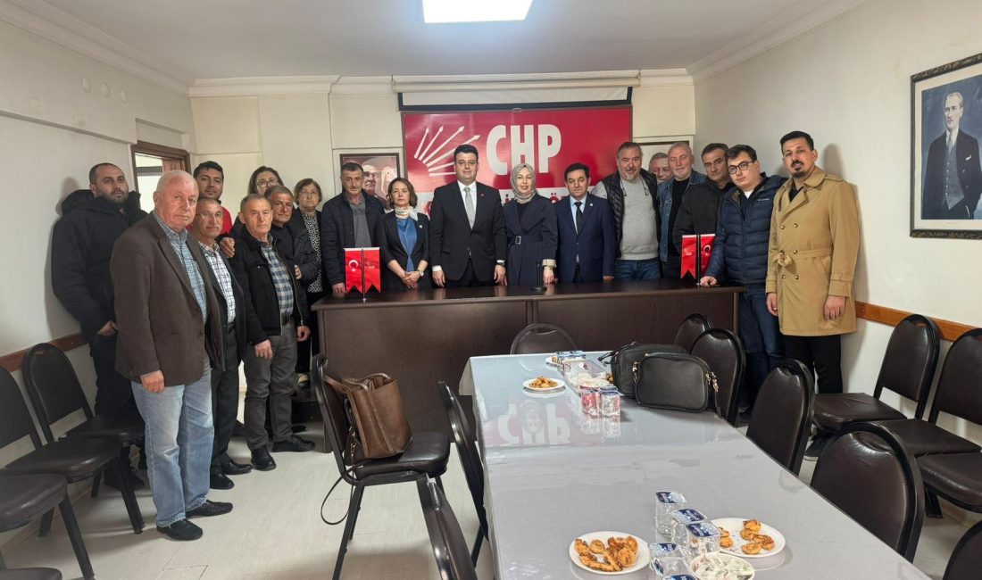 Kandıra’da Esnafın Sorunları Masaya Yatırıldı: CHP ve Esnaf Odası Bir Arada CHP Kandıra İlçe Başkanı Gürcan Yalçıntuğ, ilçenin can damarı olan