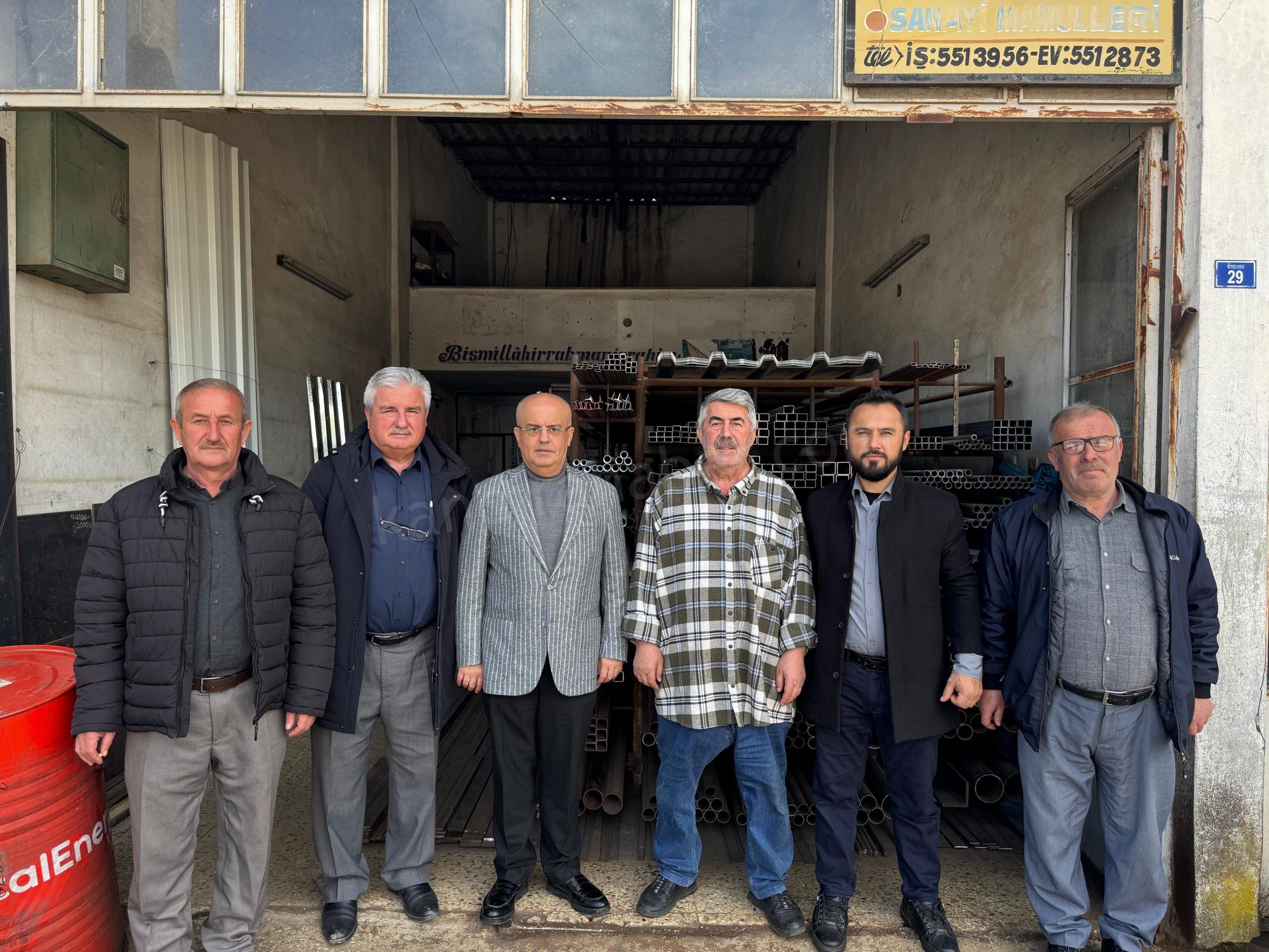 AK Parti Kandıra İlçe Başkanı Sertan Kulaç ve ilçe yöneticileri,