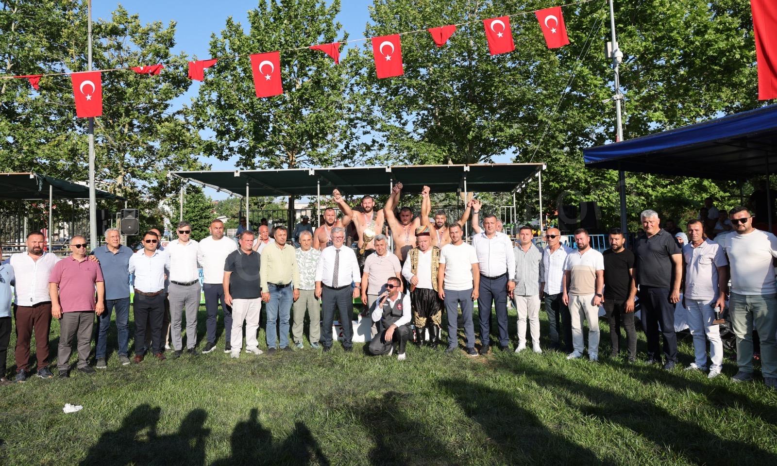 Türkiye’nin köklü geleneklerinden biri olan Tarihi Namazgâh Yağlı Pehlivan Güreşleri,