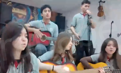 Kocaeli’nin Kandıra ilçesinde eğitim veren Akçakoca Anadolu Lisesi, uyguladığı vizyoner