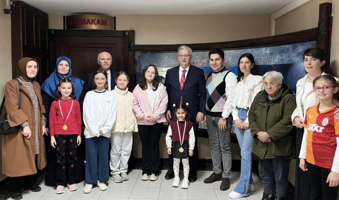 Kaymakam Yaran, Kandıra’nın En Çok Kitap Okuyan Yetişkin ve Öğrencilerini Ağırladı Kandıra’da 30 Mart - 5 Nisan tarihleri arasında kutlanan Kütüphane