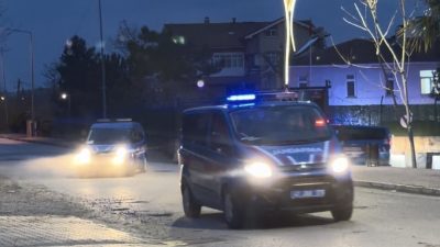 Kandıra’da Dev Şafak Operasyonu: 50 Jandarma Aracıyla Eş Zamanlı Baskın Kandıra, sabahın ilk ışıklarıyla birlikte geniş çaplı bir jandarma operasyonuna
