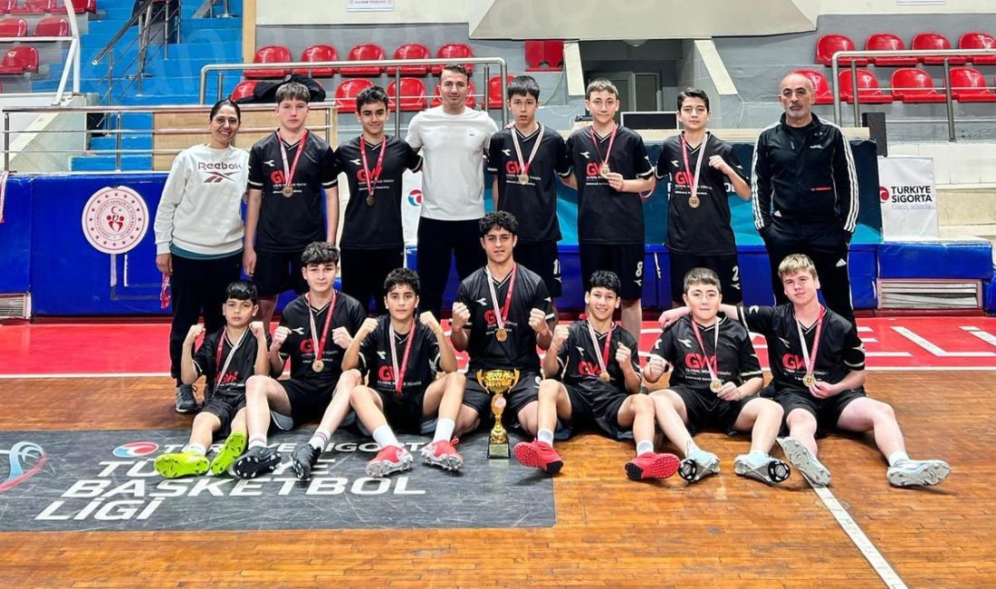 Kandıra Tasvire Hurşit Güneş Ortaokulu Ragbi’de Kocaeli Şampiyonu! Kandıra Tasvire Hurşit Güneş Ortaokulu, sporun yükselen branşı ragbi sahalarında