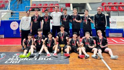 Kandıra Tasvire Hurşit Güneş Ortaokulu Ragbi’de Kocaeli Şampiyonu! Kandıra Tasvire Hurşit Güneş Ortaokulu, sporun yükselen branşı ragbi sahalarında