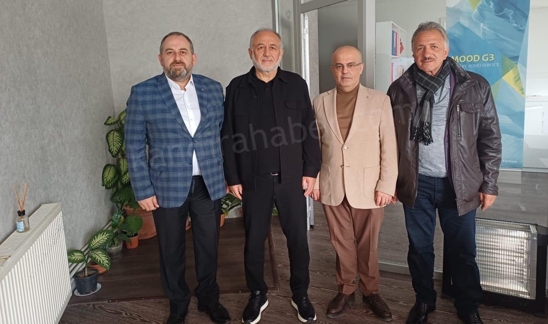 AK Parti Kandıra İlçe Başkanı Sertan Kulaç ve ilçe yöneticileri,