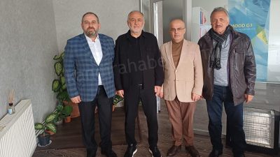 AK Parti Kandıra İlçe Başkanı Sertan Kulaç ve ilçe yöneticileri,