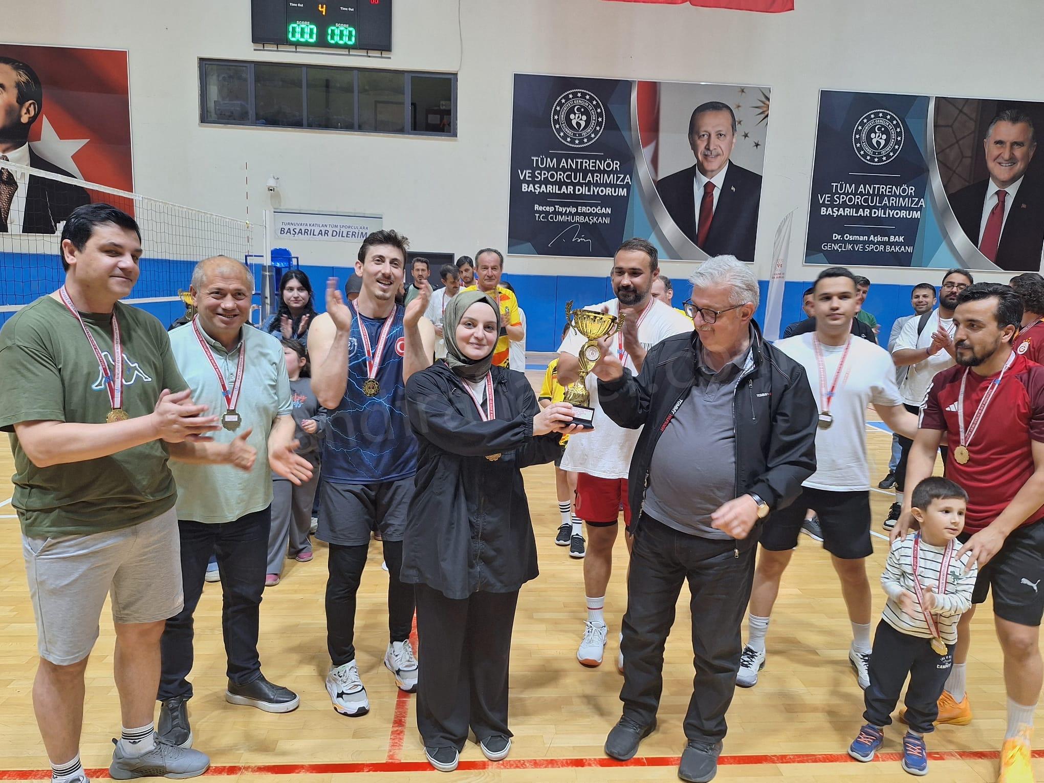 Kandıra’da 19 Mayıs Voleybol Turnuvası Şampiyonu Belli Oldu