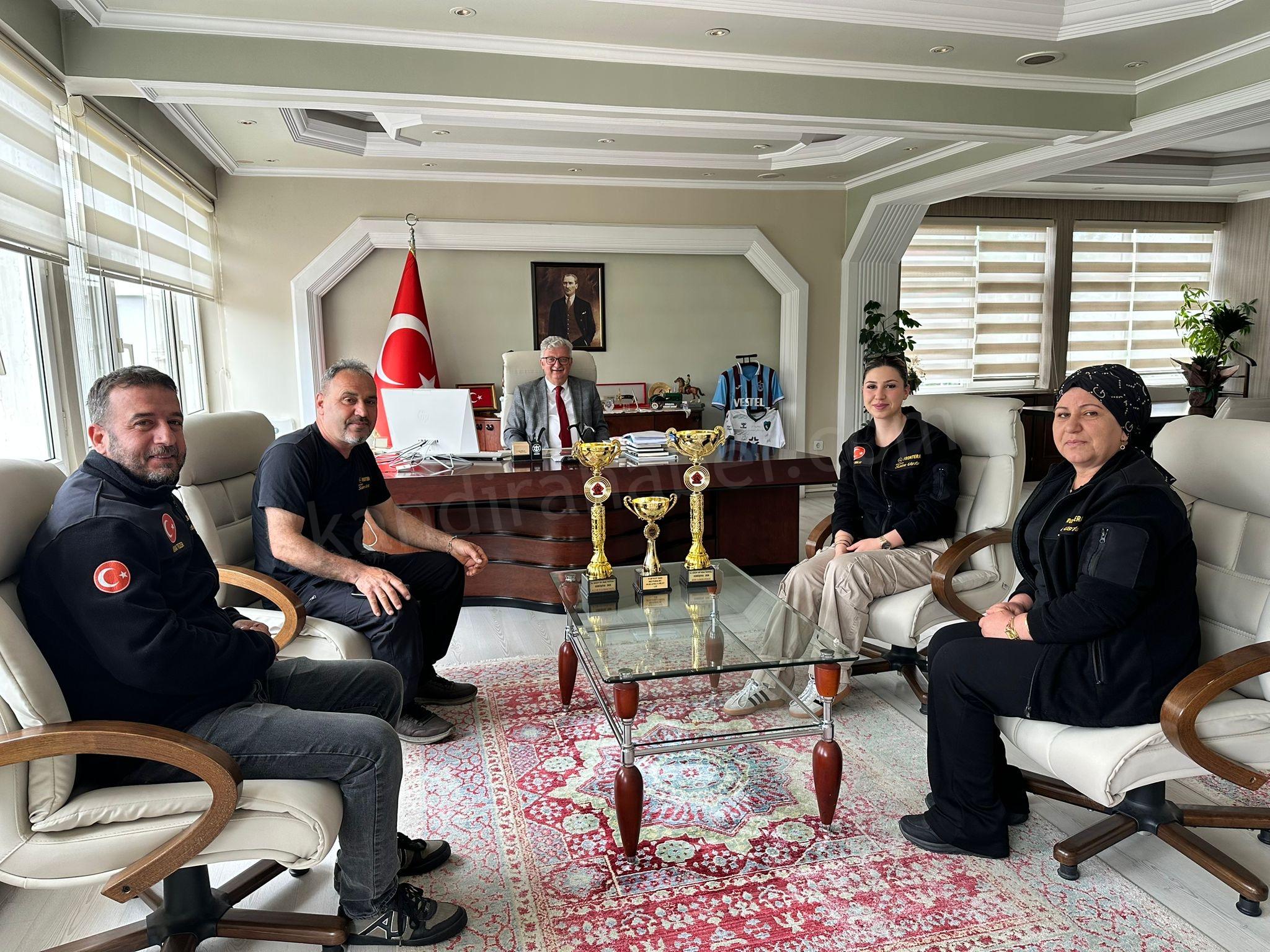 Kandıra Offroad yarışları için hazırlıklar sürüyor.. Kandıra Offroad ekibinden Kaymakam Yaran’a ziyaret..