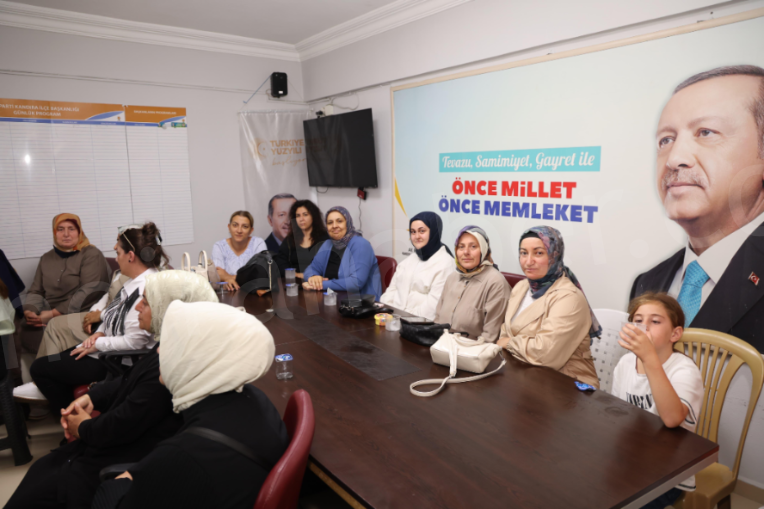 AK Parti Kandıra'da 120. Daraltılmış İlçe Danışma Meclisi Toplantısı Gerçekleştirildi