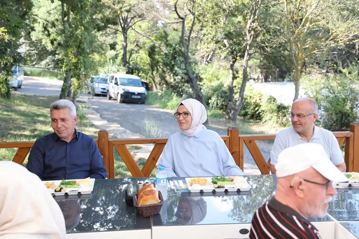 Radiye Sezer Katırcıoğlu Kandıra’daydı! Mahalleleri Gezdi, Üreticilerle Buluştu