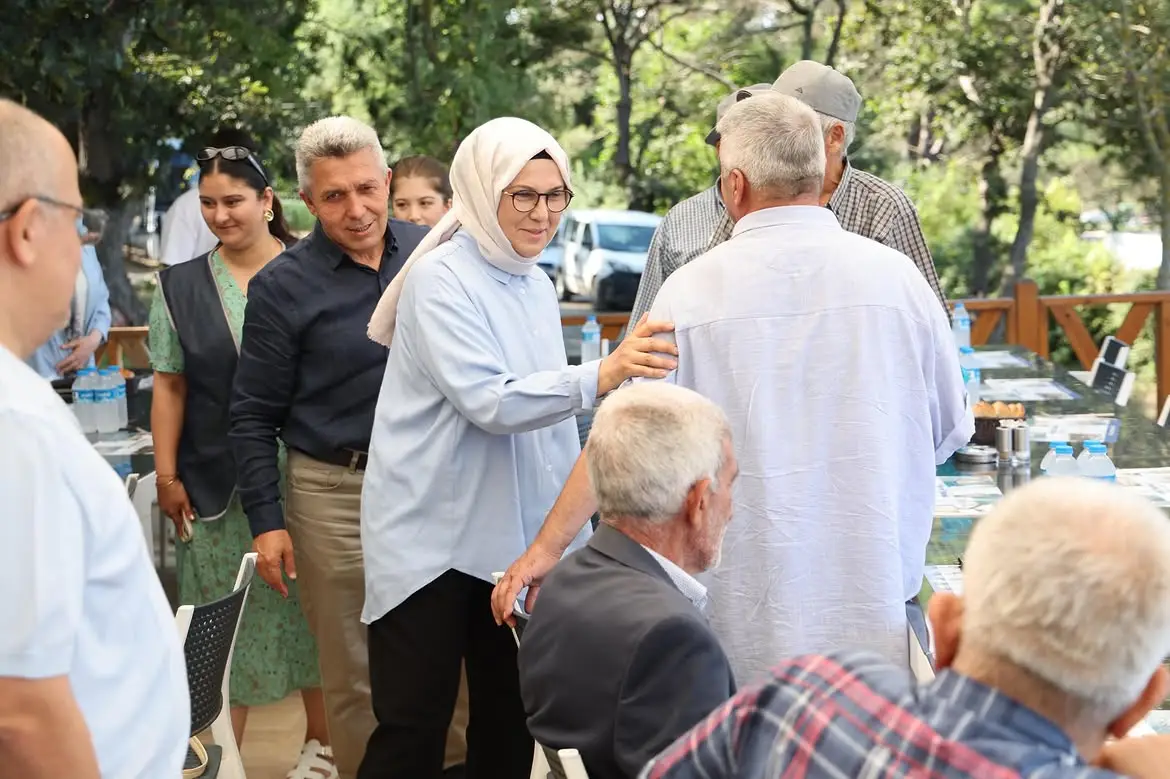 Radiye Sezer Katırcıoğlu Kandıra’daydı! Mahalleleri Gezdi, Üreticilerle Buluştu