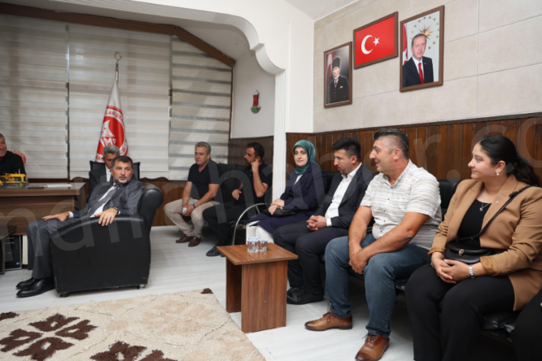 AK Parti Kandıra’da Türkiye Yüzyılı Mesaisi! Ercan Öztürk Gün Boyu Sahadaydı detay fotoğrafı